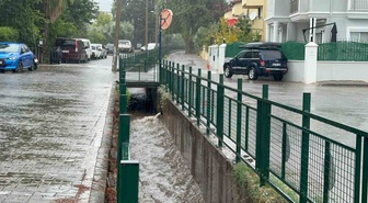 Muğla Marmaris'te sağanak başladı, yağışın yarın öğleye kadar sürmesi bekleniyor