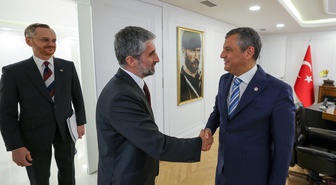 Özgür Özel, TÜSİAD Başkanı Ozan Diren ve Barış Urhan'ı genel merkezde kabul etti