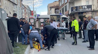 Samsun Kavak'ta yolun karşısına geçen kadına otomobil çarptı, kadın ağır yaralandı