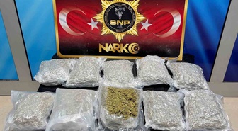 Siirt'te polis bir aracı durdurdu, 5 kilo 600 gram skunk ele geçirildi