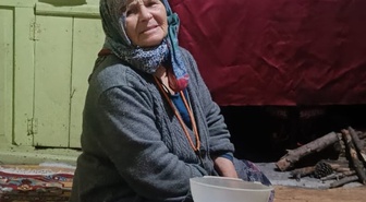 Sinop'ta 4 gündür kayıp olan Alzheimer hastası kadın kayalıkta sağ bulundu! Çantasından kızılcık ve kuşburnu çıktı