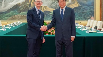 Tim Cook, Beijing'de Apple'ın Çin'deki uzun vadeli gelişimine güvendiğini belirtti
