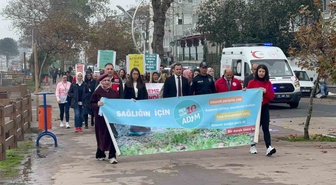 Akçakoca'da meme kanseri ve ruh sağlığı için düzenlenen yürüyüşe yoğun katılım oldu