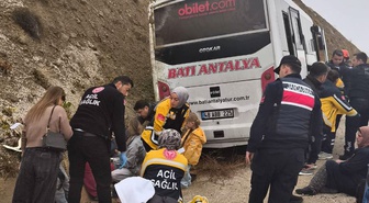 Antalya Korkuteli'de midibüs şarampole düştü, 6'sı Rus 9 yolcu hafif yaralandı