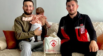 Batman Sason'da evlenen ve bebek sahibi çiftlere bebek bakım çantası veriliyor