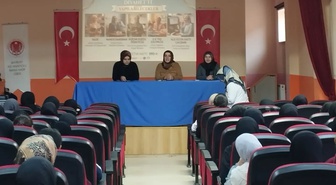 Bayburt Kız Anadolu İHL'de meslek tanıtımı ve YKS veli toplantısı yapıldı