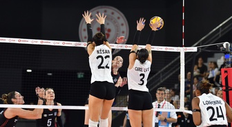 Beşiktaş, Manisa Büyükşehir Belediye Spor'u 3-1 yenerek ilk galibiyetini aldı
