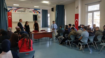 Eskişehir İnönü'de velilere okul-aile, öğrencilere dijital bağımlılık eğitimi verildi.