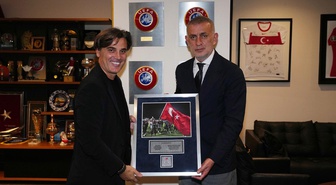 İbrahim Hacıosmanoğlu, Montella ile vedalaştı! Dikkat çeken hediye