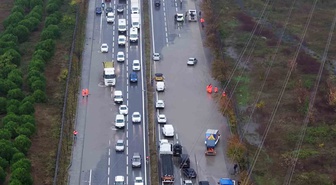İstanbul'da sağanak, Mahmutbey-Habipler yolunda trafiği durma noktasına getirdi