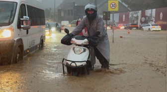 İstanbul'da sağanak, Sarıyer ve Kağıthane'de cadde ve sokakları su bastı
