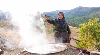 Kahramanmaraş Ekinözü'nde üzüm pekmezinin kilosu 800 liradan alıcı buluyor