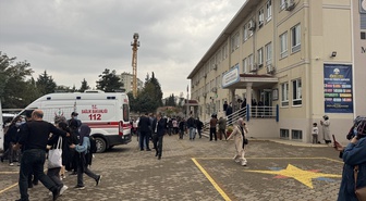 Kahramanmaraş'ta inşaat alanından yayılan kötü kokudan etkilenen 20 öğrenci hastaneye kaldırıldı