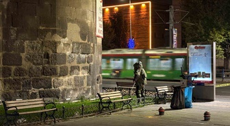 Kayseri Melikgazi'de unutulan sırt çantası fünyeyle patlatıldı, içinden kıyafet çıktı
