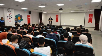 Kilis İl Emniyet Müdürü Bağrıaçık, lise öğrencilerini dijital tehditlere karşı uyardı
