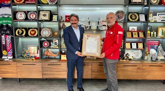 Kızılay, Eskişehir Gençlik ve Spor İl Müdürlüğünü bronz madalyayla ödüllendirdi