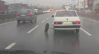 Kocaeli'de sürücü, tekerleği çıkan otomobili emniyet şeridine çekerek kazayı önledi