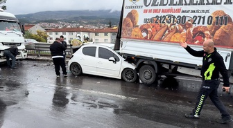 Kütahya'da araç yangını sırasında 5 aracın karıştığı kazada 1 sürücü yaralandı