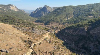Kütahya Emet'te Eğrigöz Kalesi ve 7,6 kilometrelik İki Taş Kanyonu ilgi çekiyor