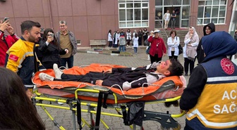 Kütahya Tavşanlı'da meslek lisesinde deprem tatbikatı 2 dakika 40 saniyede bitti