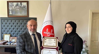 Manisa Salihli'de hafızlık sınavını geçen öğrenciler belgelerini törenle aldı