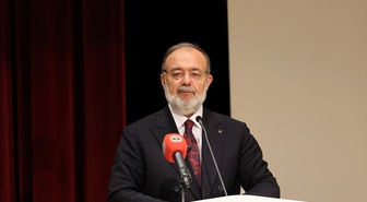 Mehmet Görmez, ERÜ İlahiyat Fakültesi konferansında öğrencilerle buluştu