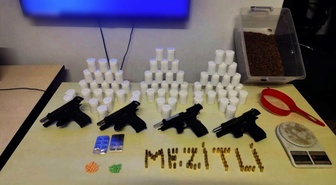 Mersin Mezitli'de uyuşturucu operasyonunda 4 tabanca ele geçirildi, 1 kişi tutuklandı