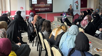 Muş'ta kadınlara bağımlılık riskine karşı aile içi iletişim semineri verildi