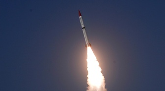 Pakistan ordusu, menzili artırılmış Fatah-2 füzesini aviyonik sistemlerle test etti