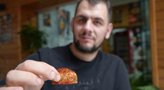 Samsun'da 10 yıldır her şeye pul biber katıyor! Çayı ve tatlıyı bile acı biberle tüketiyor