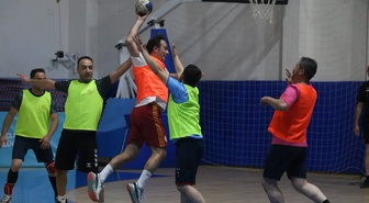 Sivas'ta Amatör Spor Haftası'nda hentbol ve basketbol gösteri maçları düzenlendi.