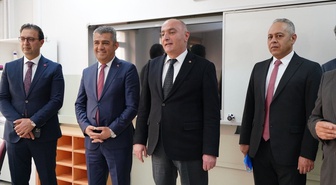 TOBB ve ETSO, Erzurum'da 250 ihtiyaç sahibi öğrenciye bot ve mont dağıttı