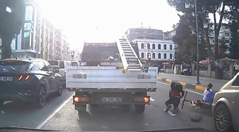 Trabzon Araklı'da elektrikli bisikletli iki çocuk minibüse çarparak yaralandı