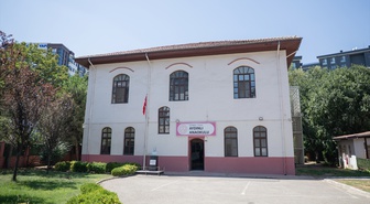 Tuzla'daki Aydınlı Anaokulu, 1917'de tamamlanan tarihi binada eğitim veriyor