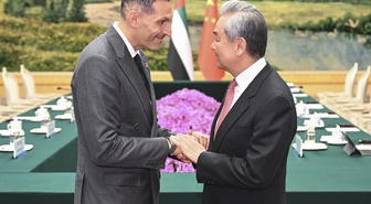 Wang Yi, BAE Özel Temsilcisi El Mübarek ile Beijing'de görüştü, ateşkesi vurguladı
