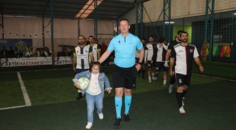 Yalova'da LÖSEV yararına düzenlenen turnuvada finali eski hakem Numanoğlu yönetti