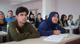 Adana'dan gelen kadın, 4. sınavda oğluyla aynı bölümü kazanıp Niğde'ye yerleşti