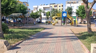 Akdeniz Belediyesi, Mersin'de parklardaki çocuk oyun ve spor aletlerini yeniledi