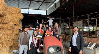 CHP Gençlik Kolları Genel Başkanı Karan, Antalya'da genç kadın çiftçilerle buluştu