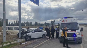 Çorum Alaca'da minibüs ile otomobil çarpıştı, 6 kişi yaralandı