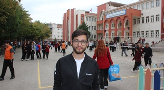 EKPSS'de Türkiye 27'ncisi olan görme engelli öğretmen, mezun olduğu okulda görev yapıyor