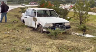 Elazığ-Bingöl kara yolunda refüje çıkan TOFAŞ marka otomobilde 2 kişi yaralandı