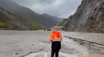 Erzincan'da sağanak su baskınlarına yol açtı, Erzurum-Erzincan yolu tek yönlü kapandı