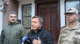 Erzincan-Erzurum yolunda heyelan nedeniyle ulaşım çift yönlü durduruldu