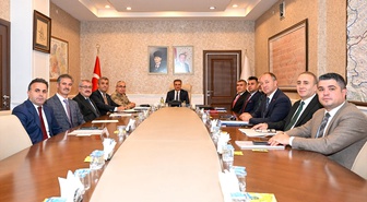 Erzurum'da Vali Baruş başkanlığında sosyal medyanın gençlere etkisi masaya yatırıldı