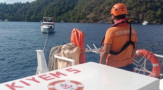 Göcek önlerinde sürüklenen teknedeki 4 kişi Kıyı Emniyeti ekiplerince kurtarıldı