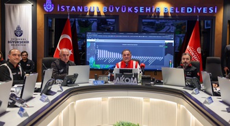 İBB, İstanbul'da yoğun yağışta 15 raylı sistem hattında seferleri 02.00'ye kadar uzattı