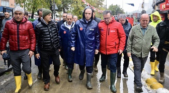 İstanbul Valisi Davut Gül, selde yaklaşık 2 bin 500 kişinin kurtarıldığını açıkladı