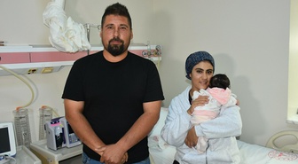 İzmir'de kalp ameliyatı geçiren Alya bebek, 41 gün sonra annesinin kucağına verildi