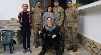 MSB, Kosova'da özel gereksinimli bireye akülü tekerlekli sandalye verildiğini duyurdu